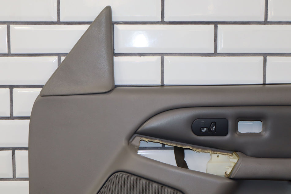 2005 GMC Yukon GMT800- Right Front Door Trim Panel