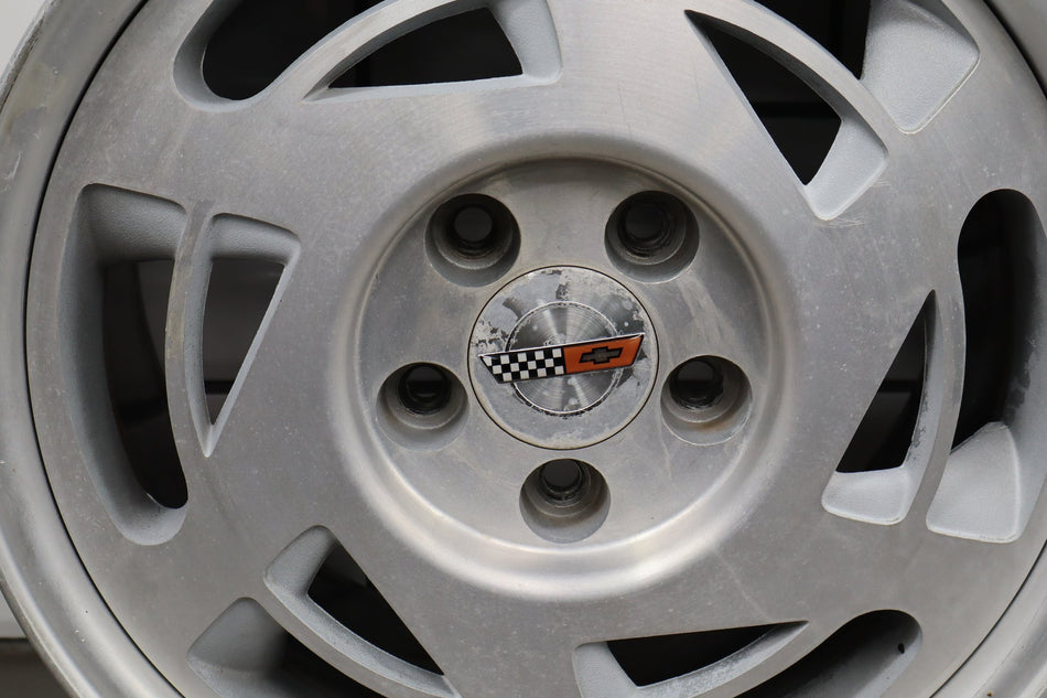 1990 Chevrolet Corvette C4 Left 17x9.5 OEM Wheel