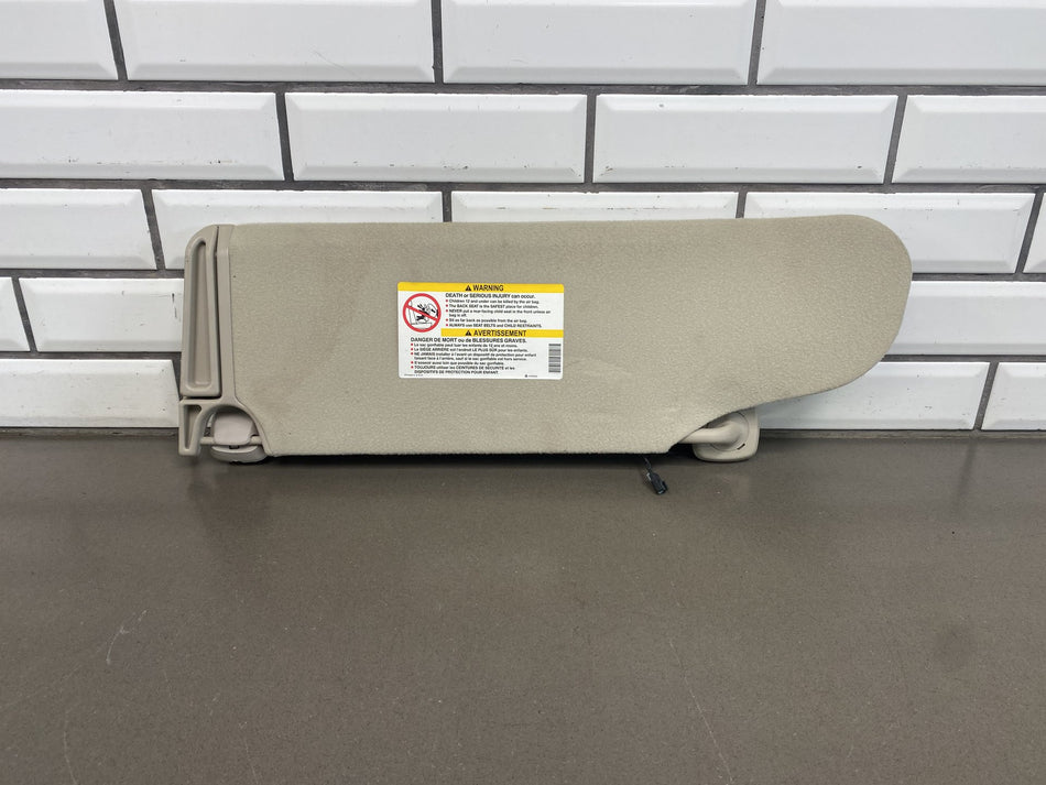 2003-2007 Hummer H2 Passenger Right RH Sun Visor OEM 15938027