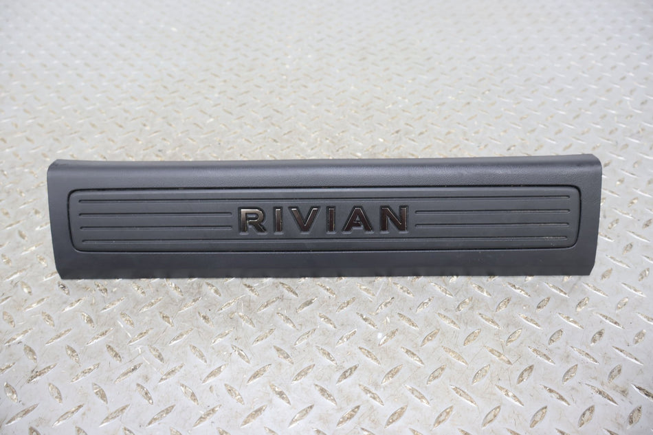 2022 Rivian R1S Pair - Sill Plates Black