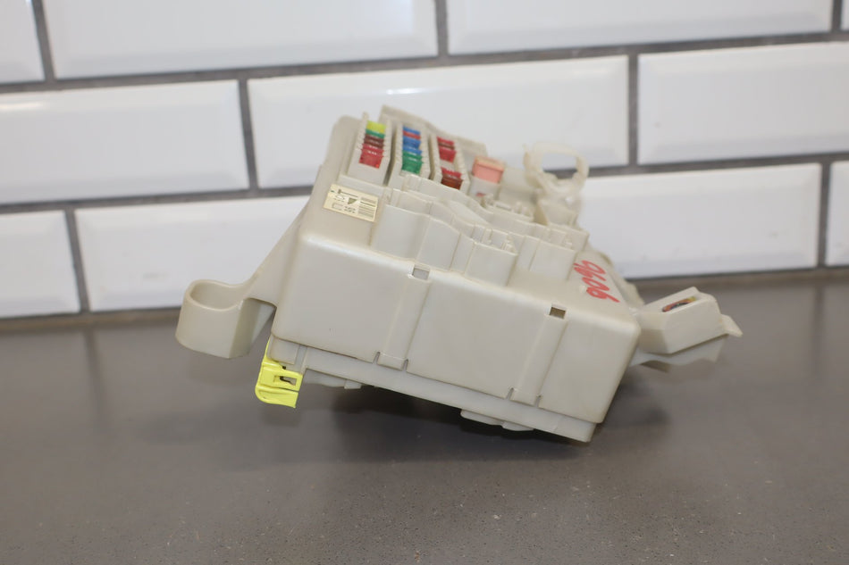 2005 Toyota 4Runner SR5 N210 4.7L Gasoline Cabin Fuse Box