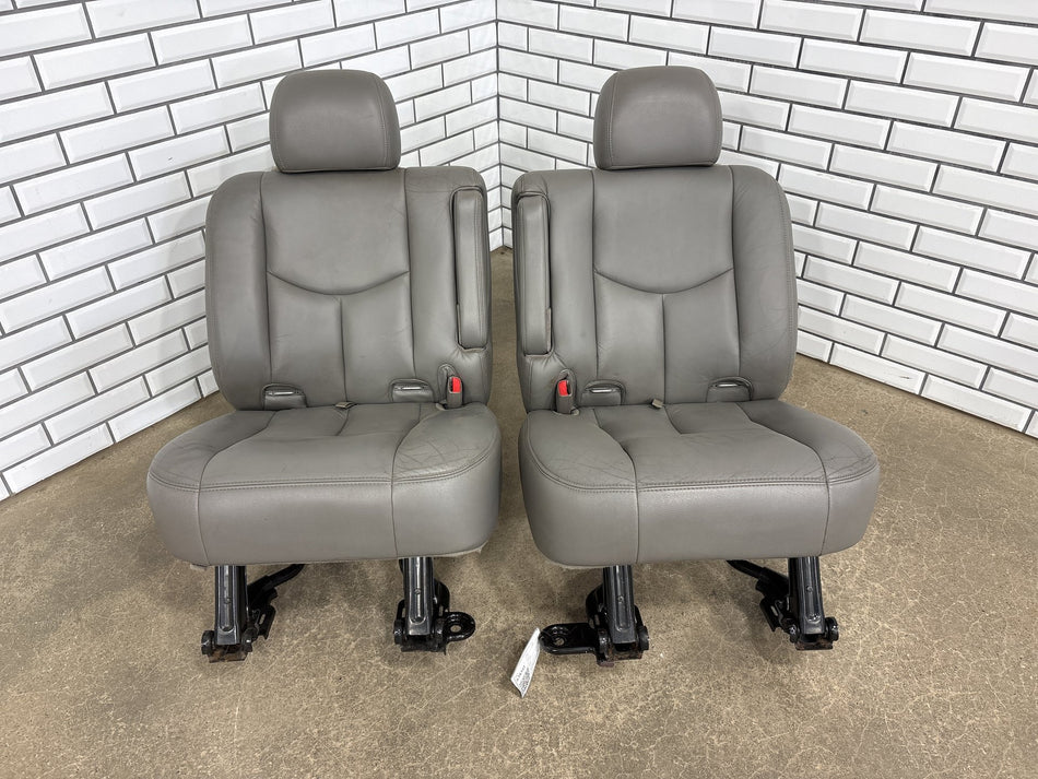 03-06 Chevy Tahoe/Suburban GMT800 2nd Row Leather Captains Charcoal