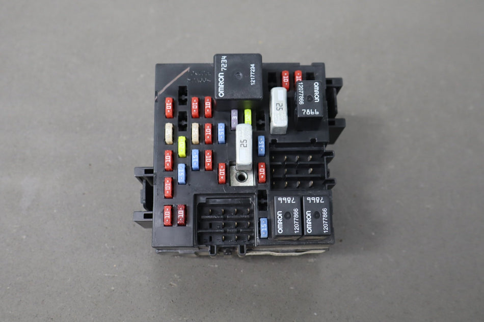 2002 Chevrolet Silverado GMT800 6.0L Gasoline Cabin Fuse Box