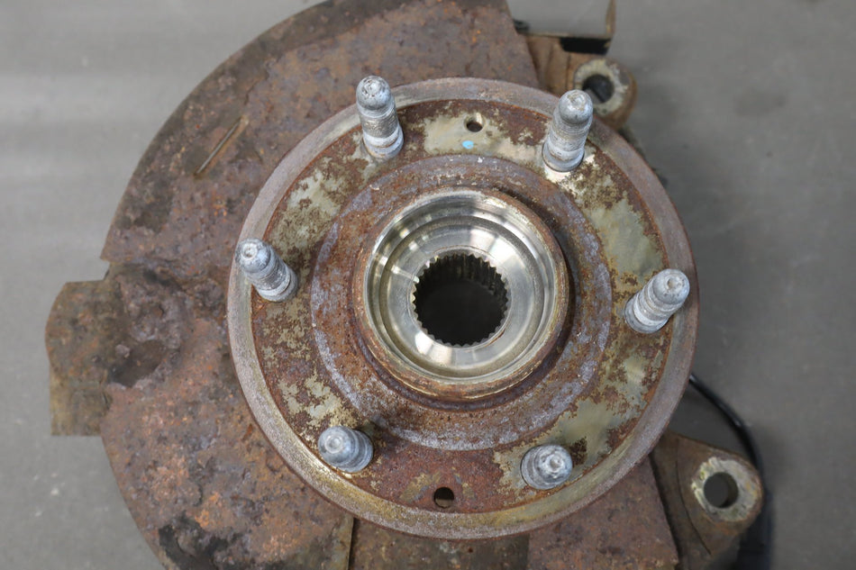 2014-2017 GMC Sierra SLT Left Front Spindle 22760659