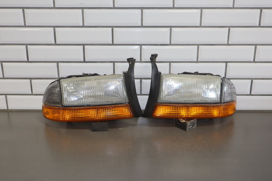 2004 Dodge Dakota Headlight Set