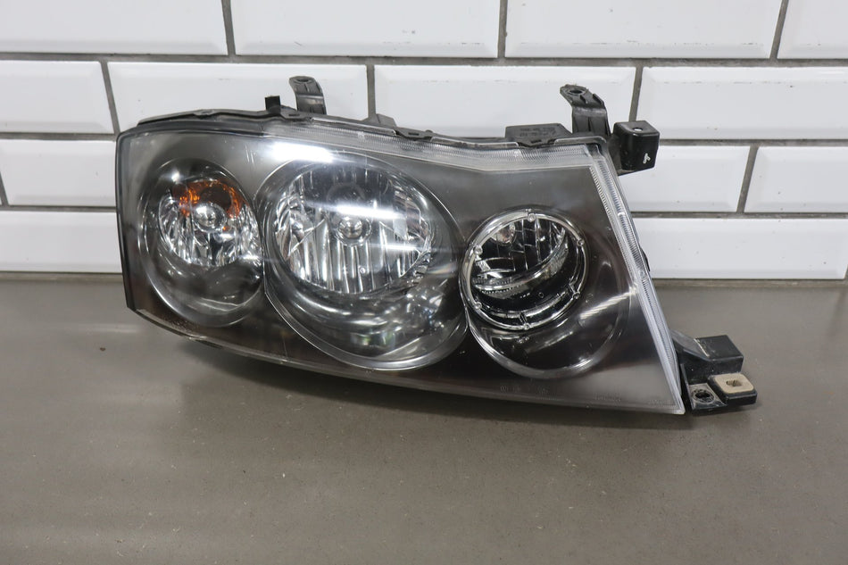2002-2004 Infiniti M45 Right Headlamp OEM