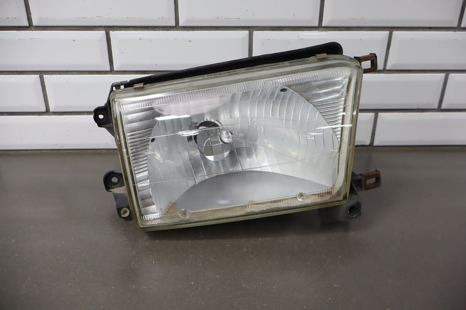 1999-2002 Toyota 4Runner Right Headlamp 8111035320