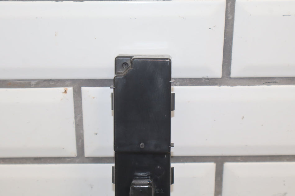 2003 Hummer H2- Front Passenger Window Switch PN: