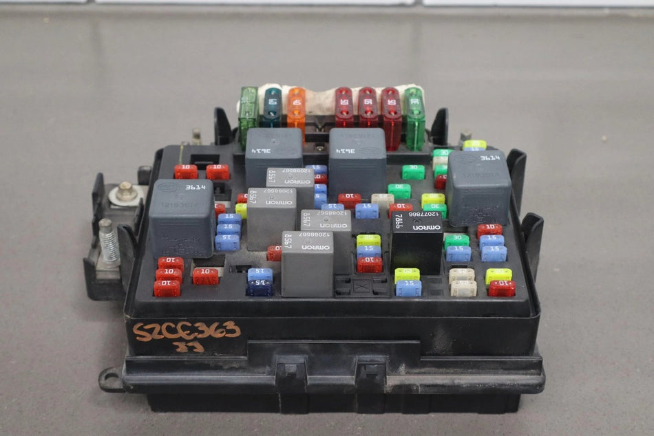 2002 Chevrolet Silverado 1500 L Engine Fuse Box