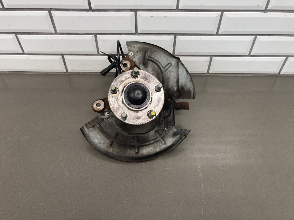 1999-2004 Ford Mustang GT Front Spindle Knuckle Hub w/ ABS Passenger Right RH