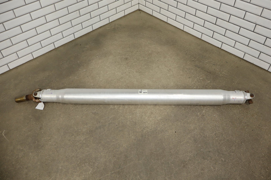 2014-2018 GMC Sierra 1500 5.3L Rear Drive Shaft 23418973 143.5 Wheelbase 4x4