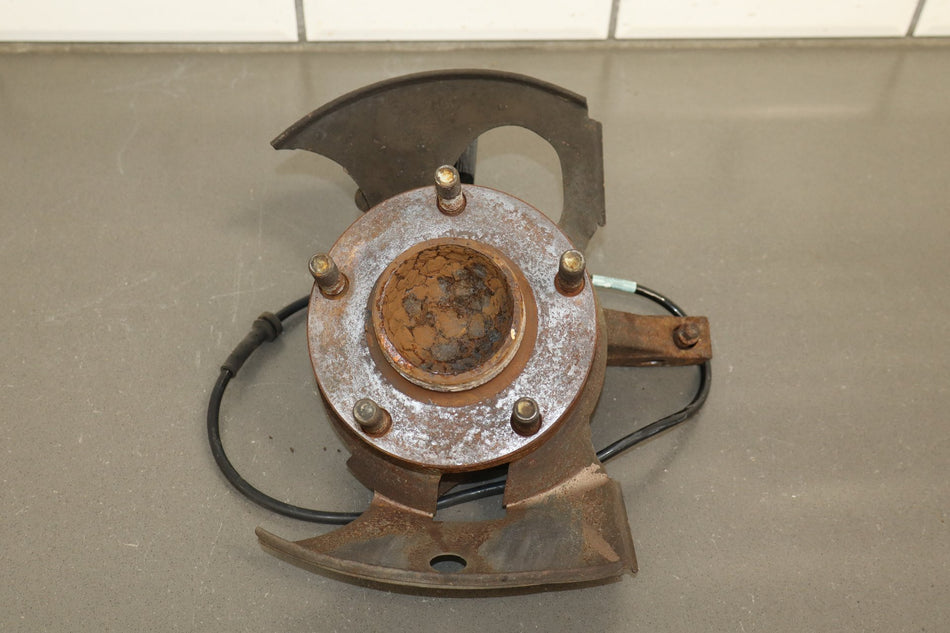 2004 Pontiac GTO Right Front Spindle 92171966