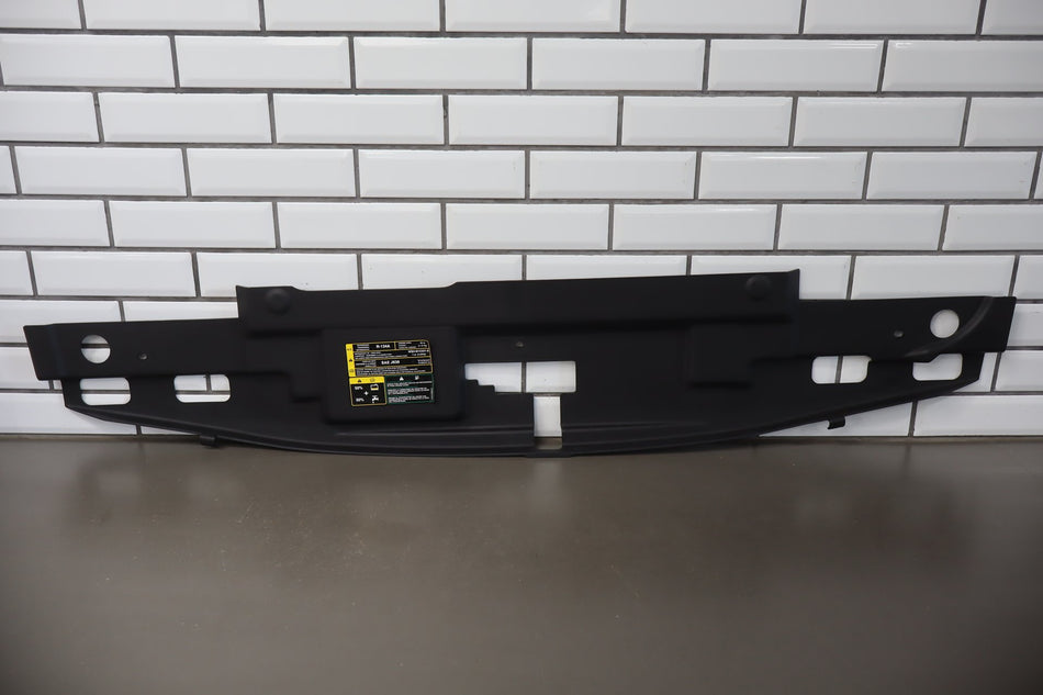 2003 Ford Crown Victoria LX 4.6LL Gasoline Upper Radiator Grille Cover