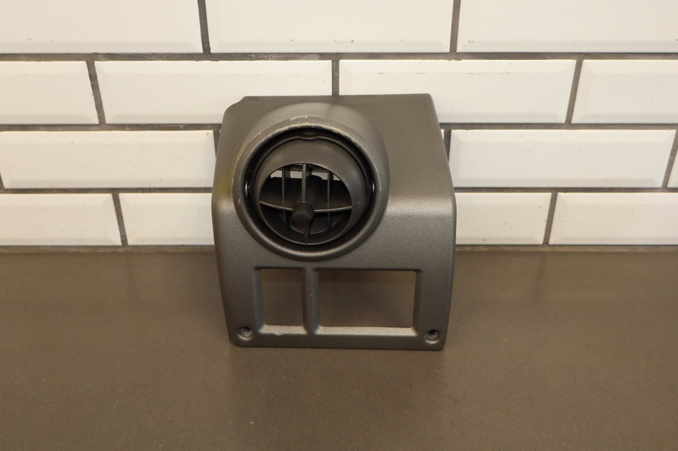 2003-2007 Hummer H2 - Driver Left Dash Air Vent 10358034