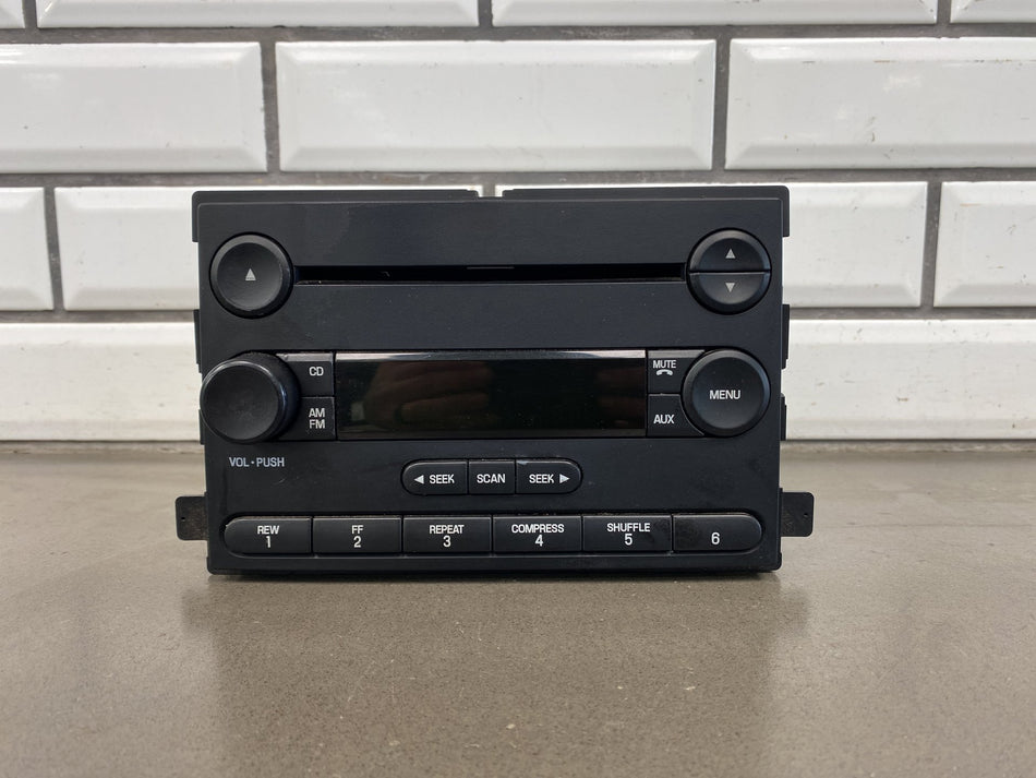 05-07 Ford F250 F350 Super Duty AM FM CD Player Radio Aux 5C3T-18C869-AH
