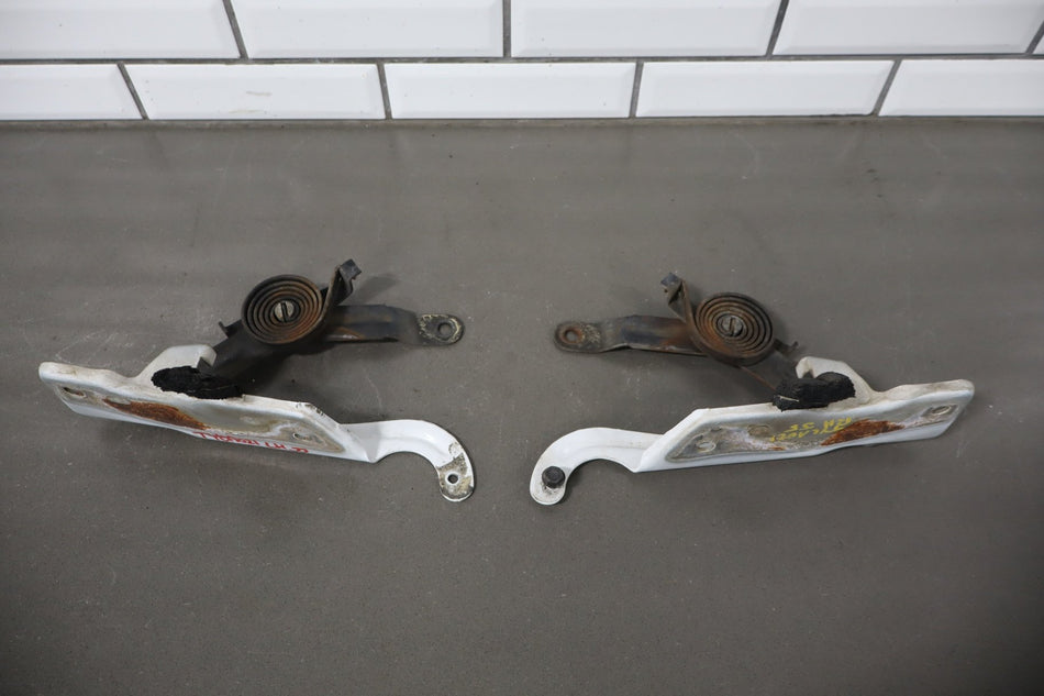2000 Cadillac Escalade GMT400- Hood Hinge