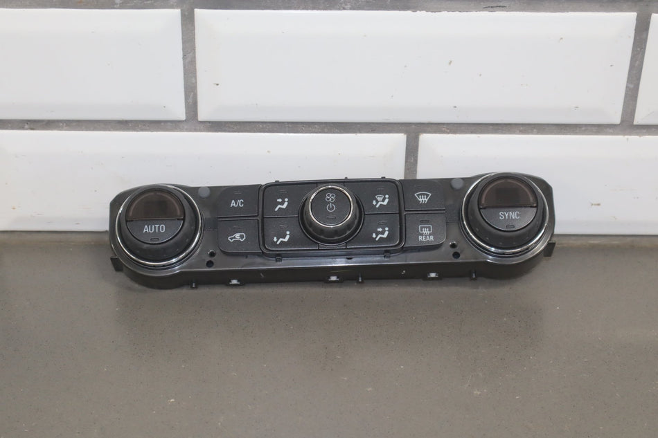 2014-2018 GMC Sierra 1500 Climate Control OEM