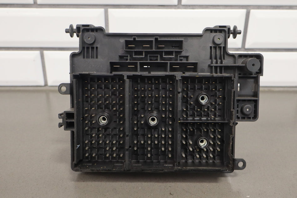 2004 Chevrolet Suburban 2500 6.0LL Engine Fuse Box