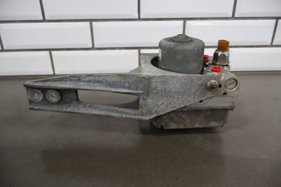 2005-2008 Chevrolet Corvette C6 - ABS Anti Lock Brake Pump/ Module 89060341