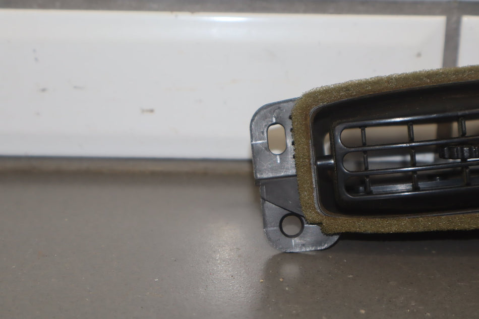 2004-2006 Chevrolet SSR Inner Driver Left Dash Air Vent