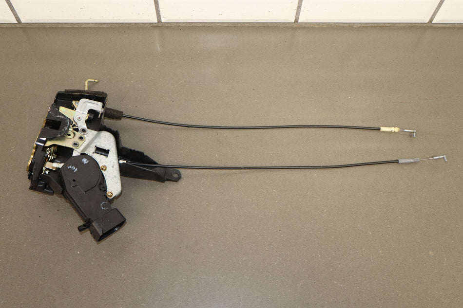 98-00 Toyota Land Cruiser/ Lexus LX470 J100 Left Front Door Latch 69040-60081