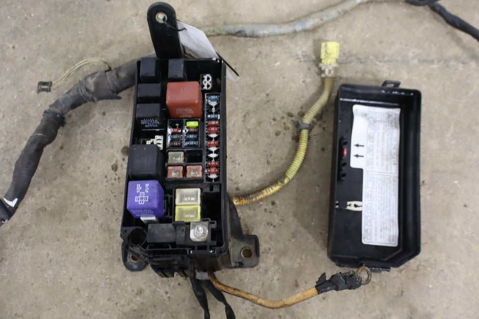 1999 Toyota 4Runner SR5 N180 3.4LL Engine Fuse Box