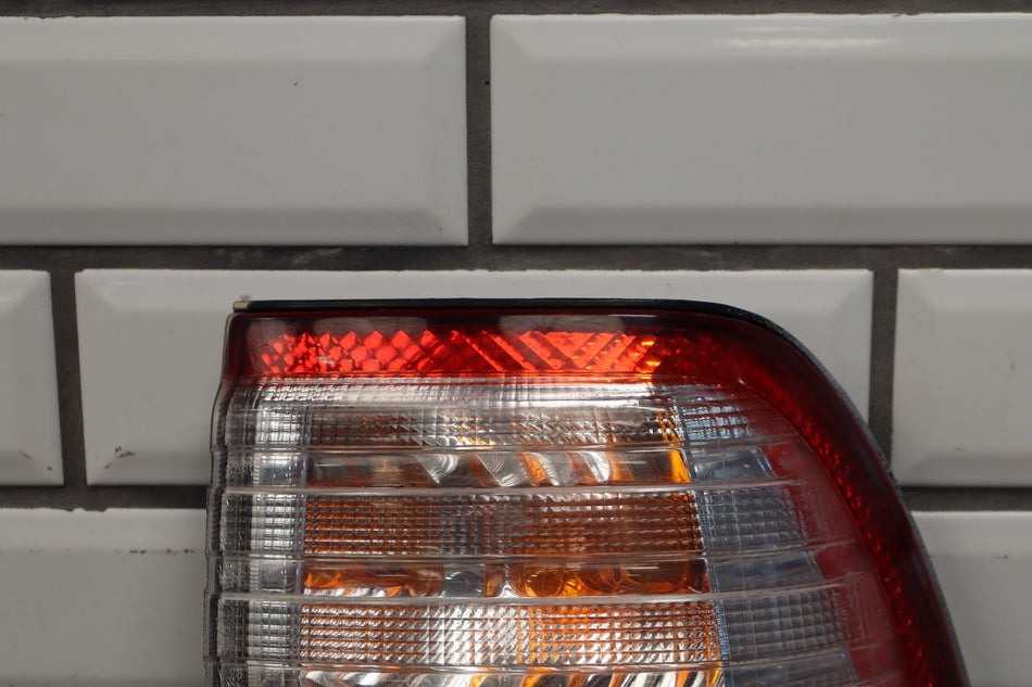1998-2002 Lexus LX470 Outer Passenger Right Tail Light 8155060590