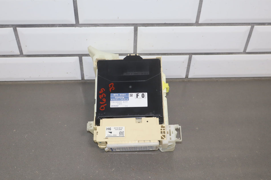 2012 Toyota Sienna Body Control Module 8922108070 OEM W/ Fuse Block