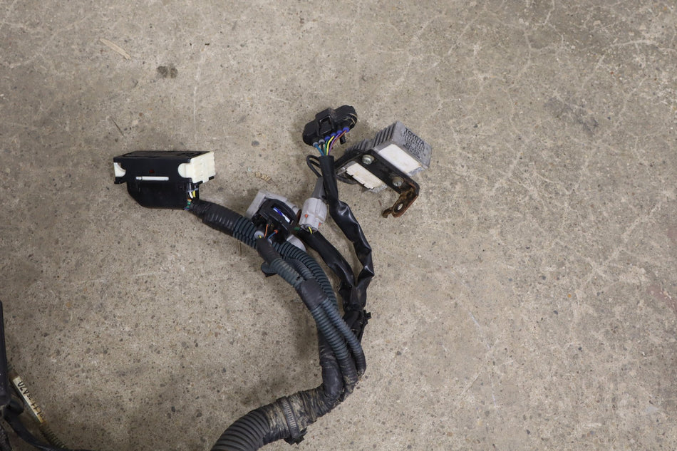 2005 Toyota 4Runner SR5 N210 4.7L Gasoline Engine Fuse Box-Harness Cut