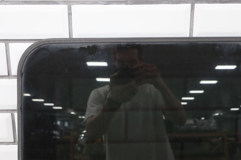 2004 Chevrolet Suburban 2500- Roof Glass