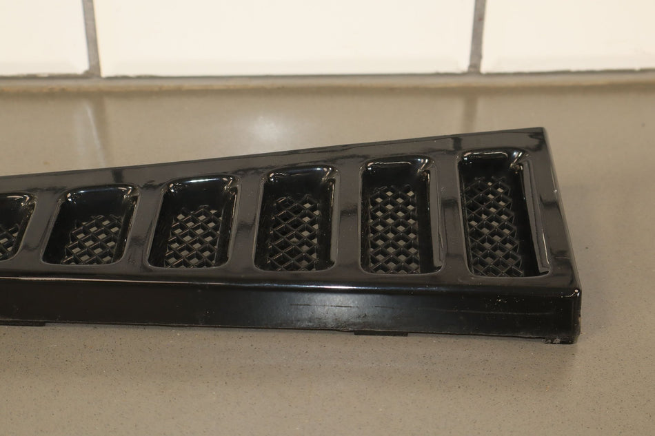07-13 Chevy Avalanche OEM Right RH Bed Vent Panel Molding Cladding Black 41U