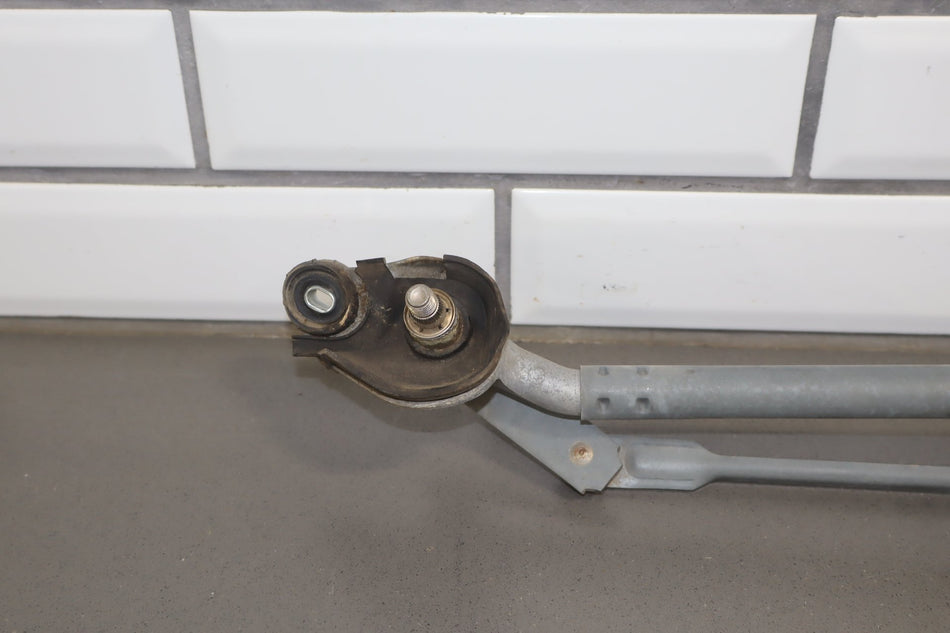 2003-2009 Toyota 4Runner N210- Front Wiper Motor &amp; Transmission