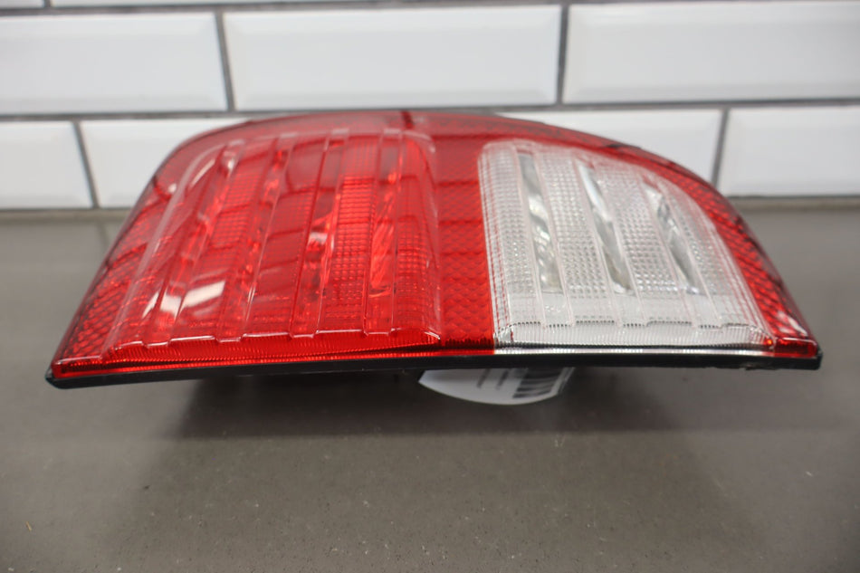 1998-2002 Lexus LX470 Inner Right Tail Light 8158060040