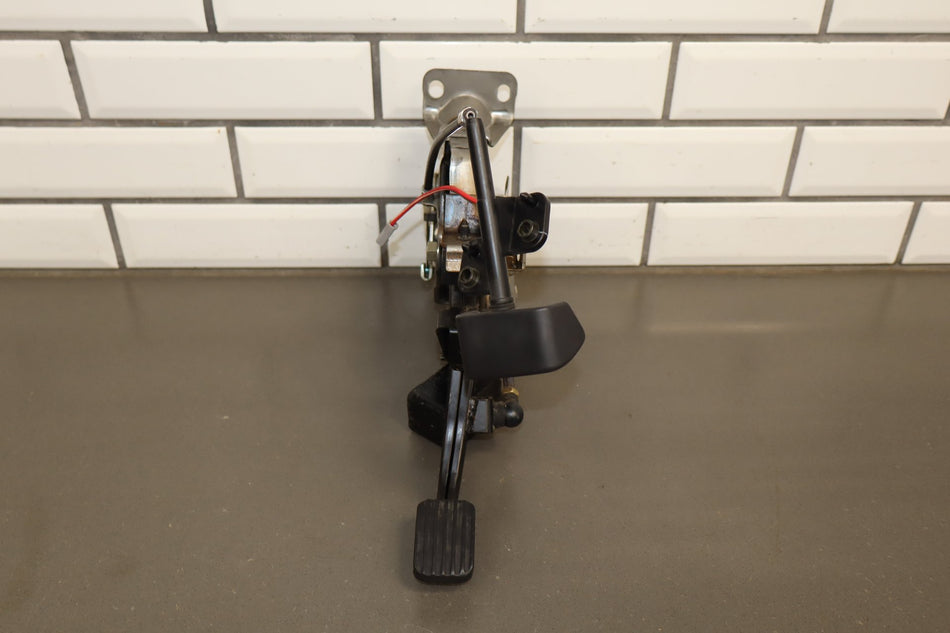 1995-1999 Toyota Crown Emergency Park Brake Pedal OEM JZS151 Functions