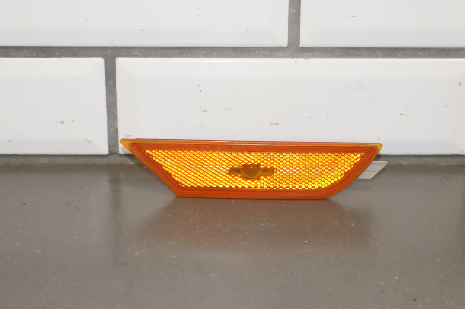 2003-2006 Chevrolet SSR Front Right Passenger Park Lamp Turn Signal