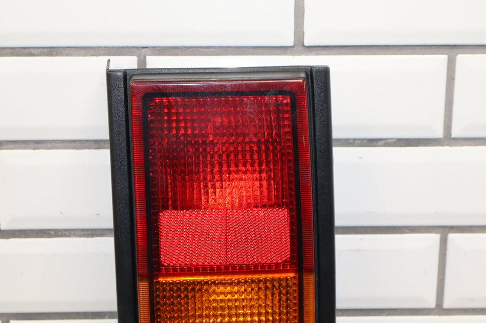 2003-2004 Hummer H2 Right Tail Light 15193459