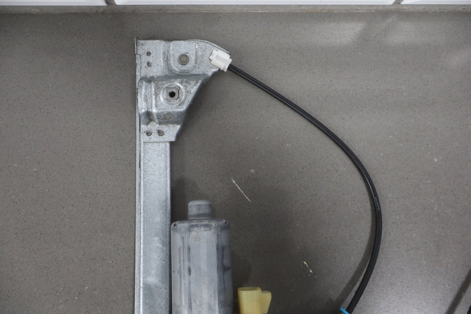 2004 Hummer H2 Left Front Door Regulator 10390764 OEM
