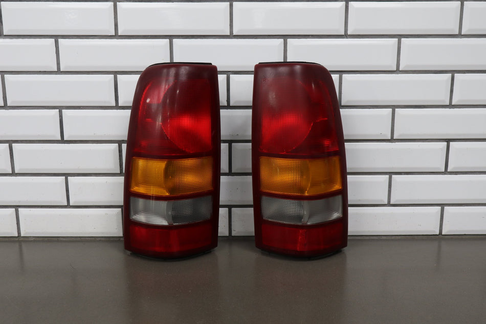99-07 GMC Sierra GMT800 Taillight Set Left/Right OEM