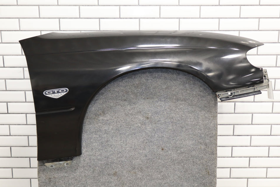 2004-2006 Pontiac GTO Right Fender Phantom Black 41