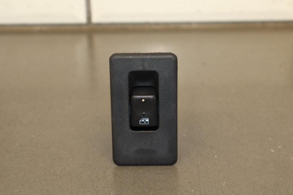 2003-2007 Hummer H2 - Left or Right Rear Window Switch 15093146