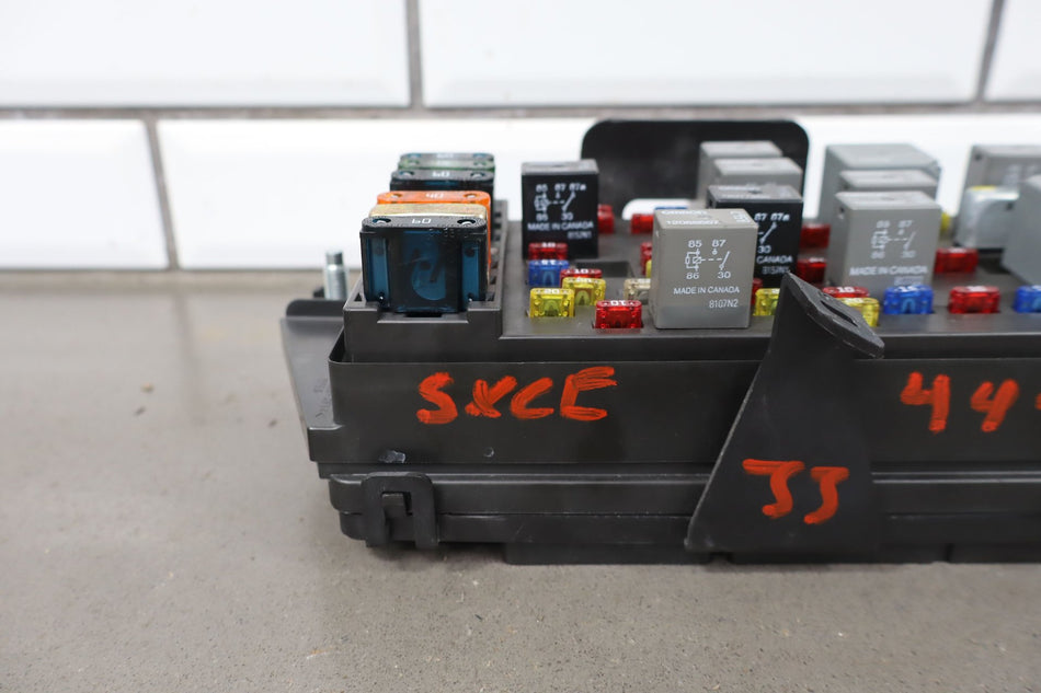 1997-2004 Chevrolet Corvette Cabin Fuse Box 19300118