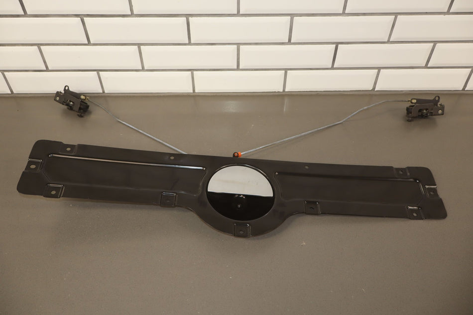 2004 Chevrolet SSR- Left Tailgate Exterior Handle