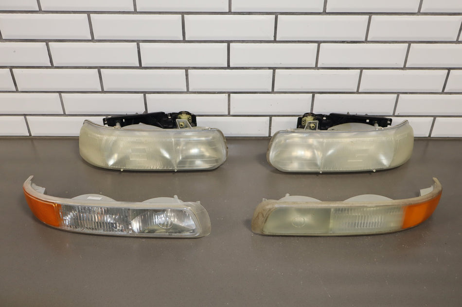 2001 Chevrolet Silverado 1500 Headlight Set