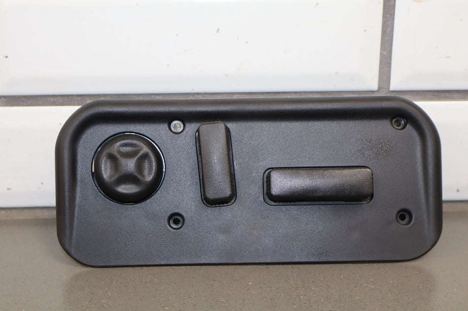 2003-2007 Hummer H2- Passenger Right Power Seat Adjuster Switch W/ Bezel
