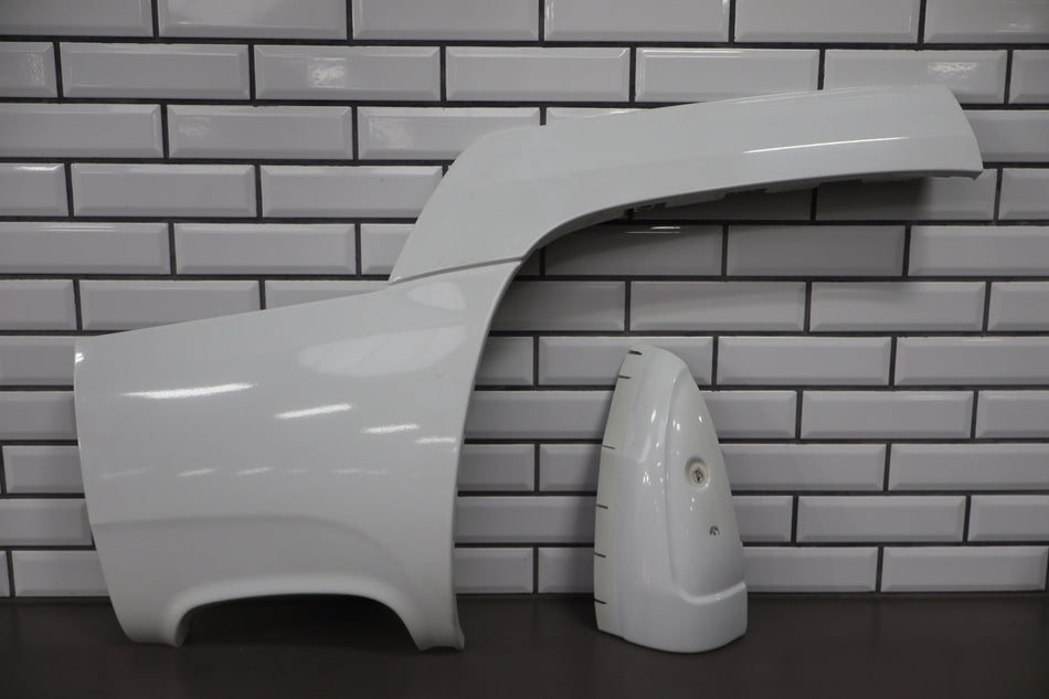 1999-2000 Cadillac Escalade Left Rear Quarter Panel Moulding White 50