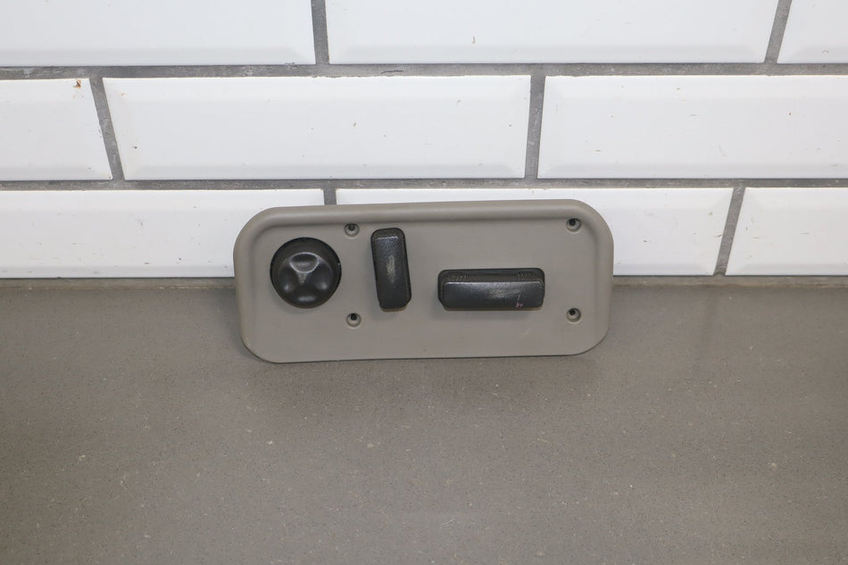 2003-2007 Hummer H2- Passenger Right Power Seat Adjuster Switch W/ Bezel