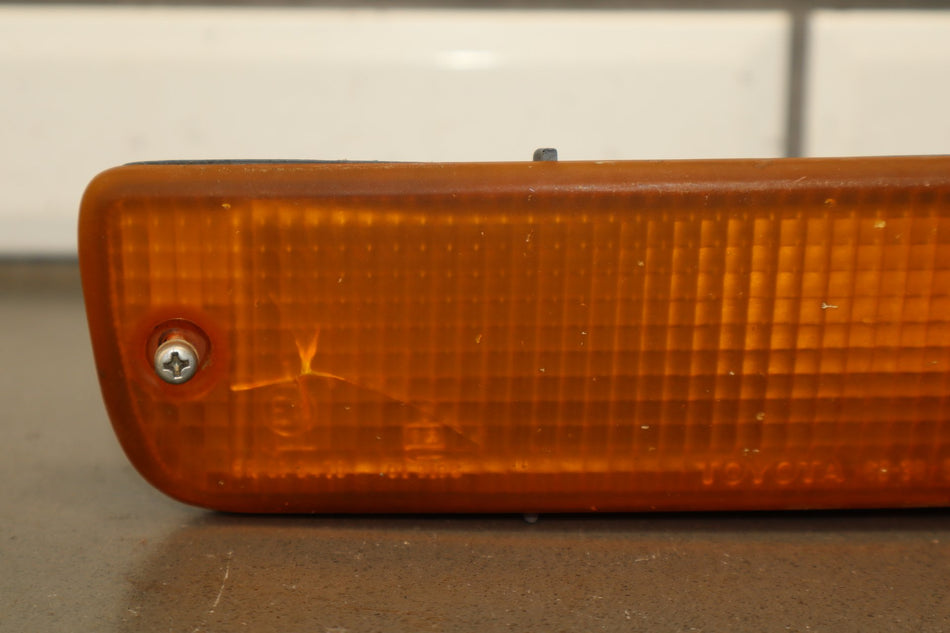 1991-1997 Toyota Land Cruiser Right Front Lamp 8151060361 OEM