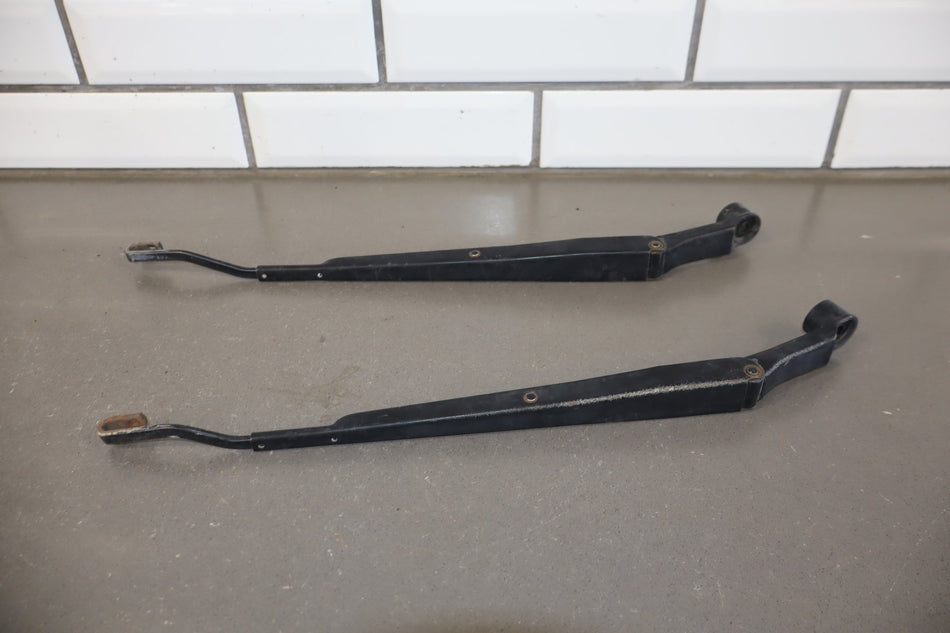 1996-2002 Toyota 4Runner SR5 Wiper Arm Pair 8522135080