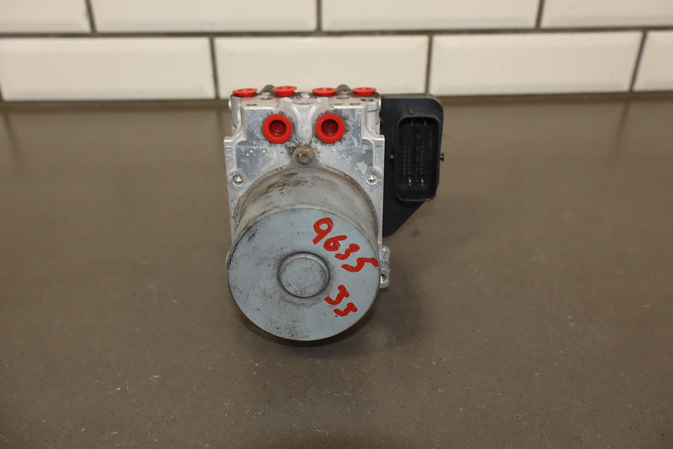 2012 Toyota Sienna ABS Brake Unit OEM