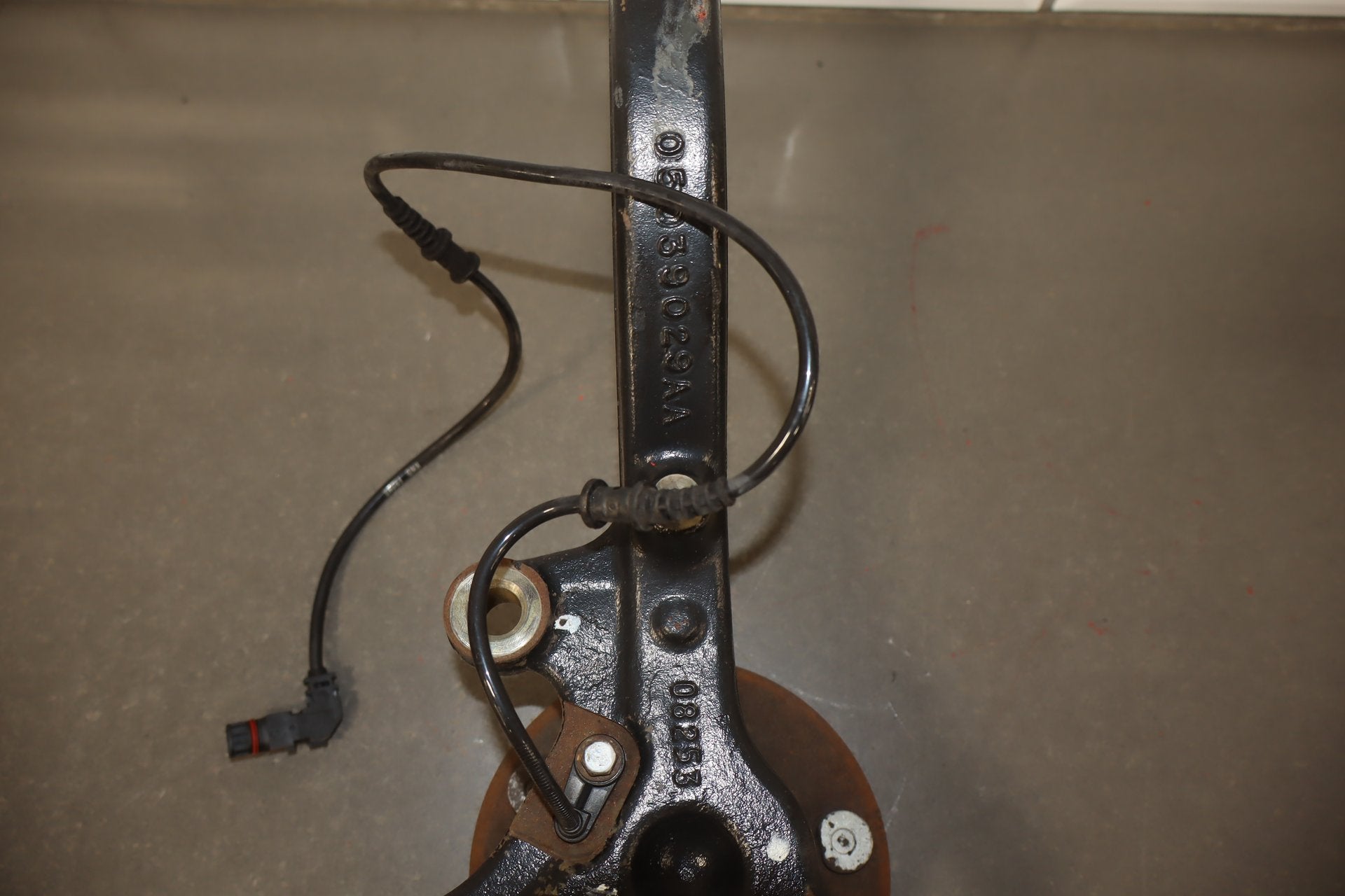 2006-2014 Dodge Challenger SRT8 Left Front Spindle 05290547AB – J